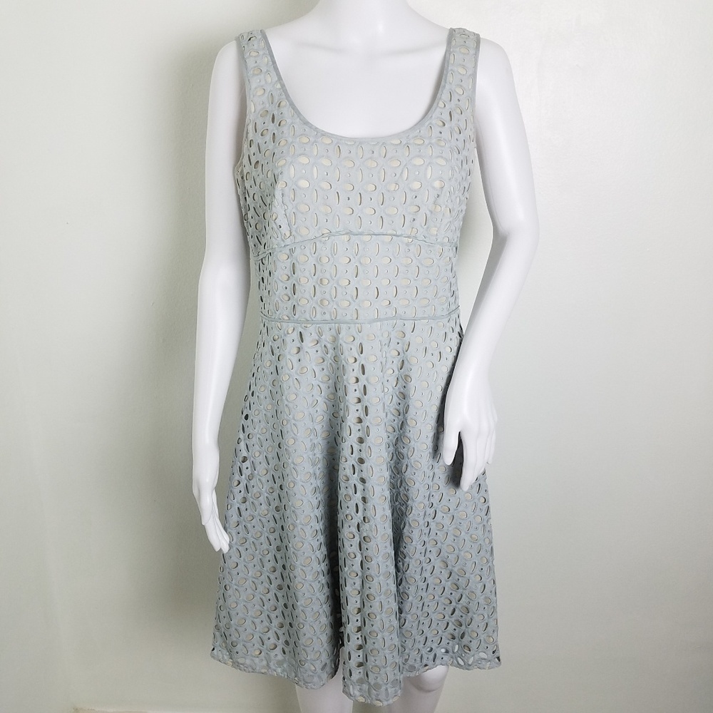 𝅺Ann Taylor Loft Eyelet Fit and Flare Baby Blue Lined Sleeveless Dress Size 6 - Picture 3 of 7